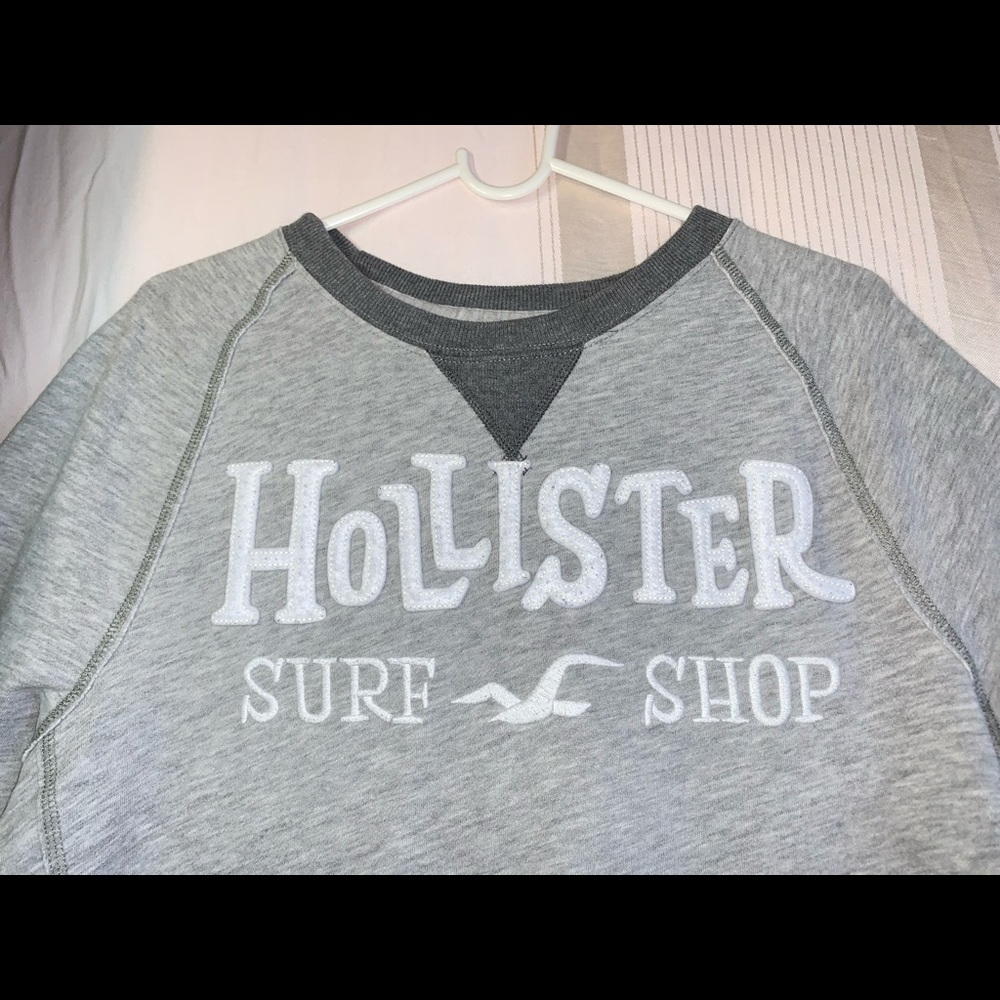 LightGrey Hollister crew neck sweatshirt; L